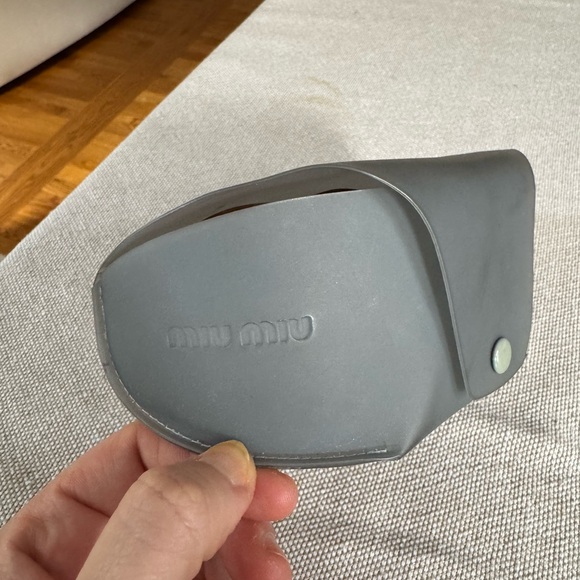 Vintage Miu Miu butterfly Oversized Women's Sunglasses from early 2000s - Picture 7 of 7